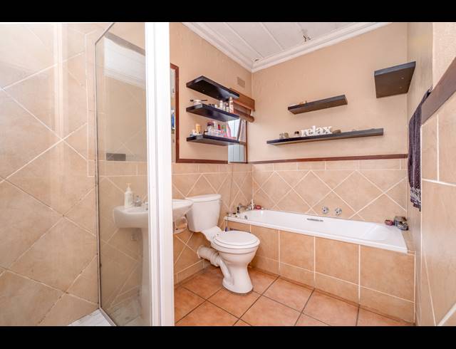 1 BEDROOM APARTMENT FOR SALE IN LONEHILL